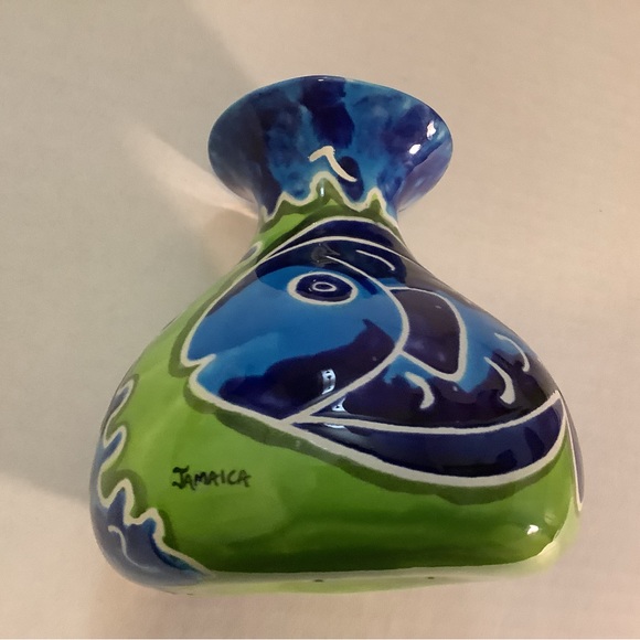 Vintage Jamaica Hand Painted Vase Etched Fish Glossy Blue Green and White 5 1/4” - Picture 6 of 16